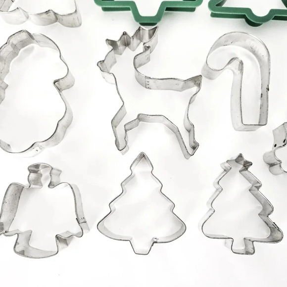 Christmas & Winter Holiday Vintage Cookie Cutters Lot (Set of 10) - Picture 4 of 5